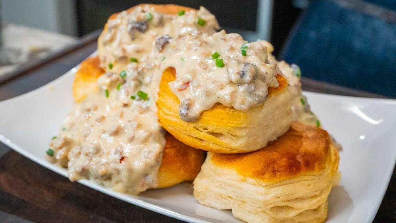 Best Southern Biscuits and Gravy Recipe (Rich & Creamy) - Healthy